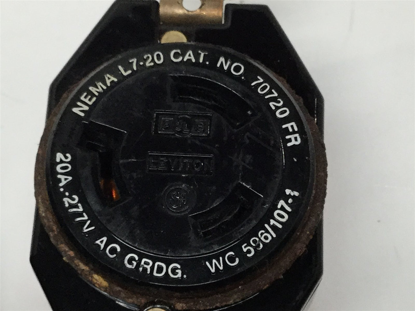 Used Lot of 2 Leviton 70720-FR L7-20 Locking Electrical Receptacle Socket 20A, 277VAC