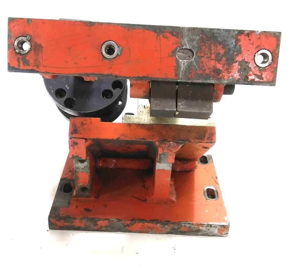 Used Miller D30-50F4B-15 Pneumatic Clamp, 72 Degree Angle, 1" Travel, 80psi, 1/8"NPT