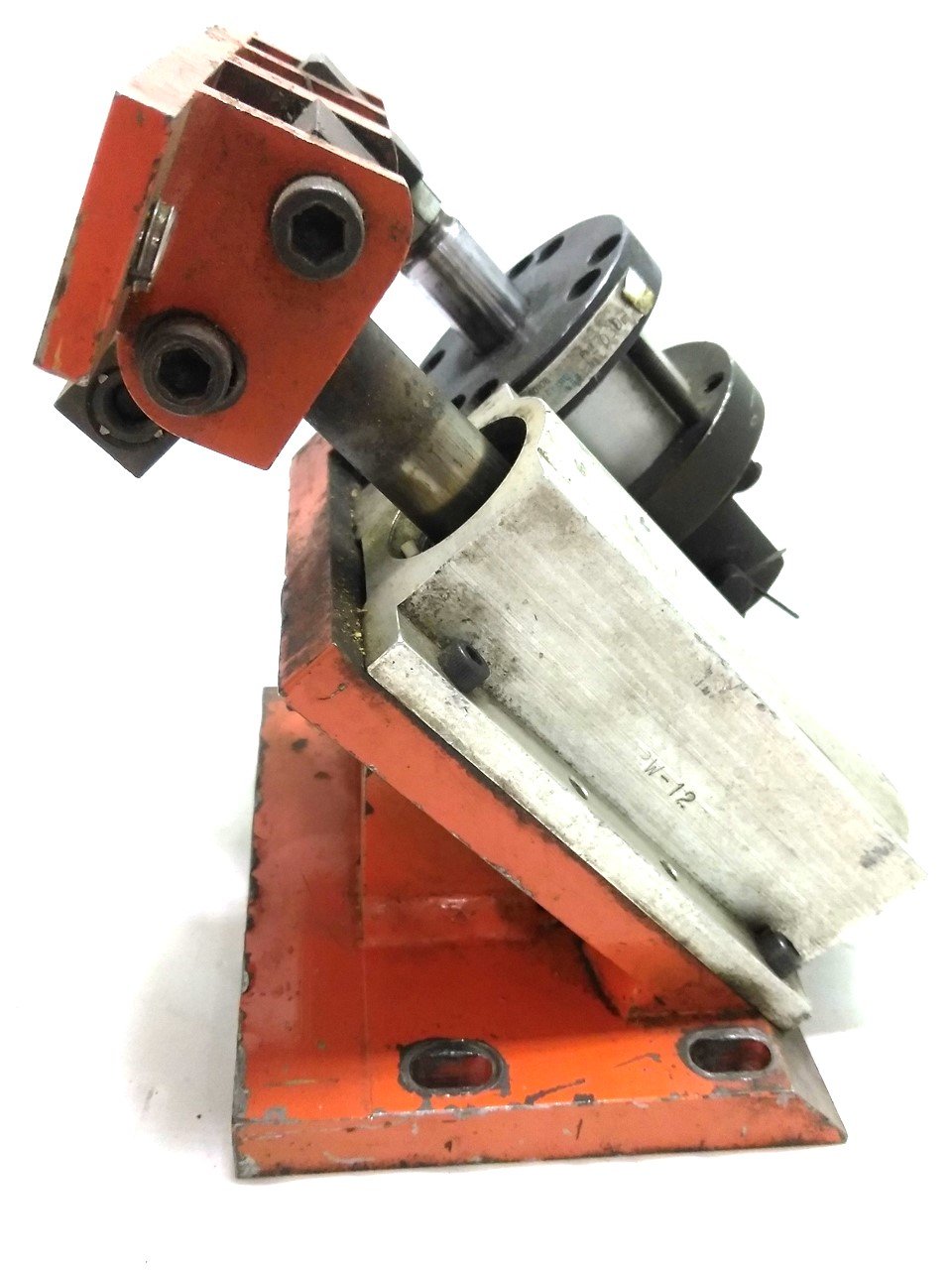 Used Miller D30-50F4B-15 Pneumatic Clamp, 72 Degree Angle, 1" Travel, 80psi, 1/8"NPT