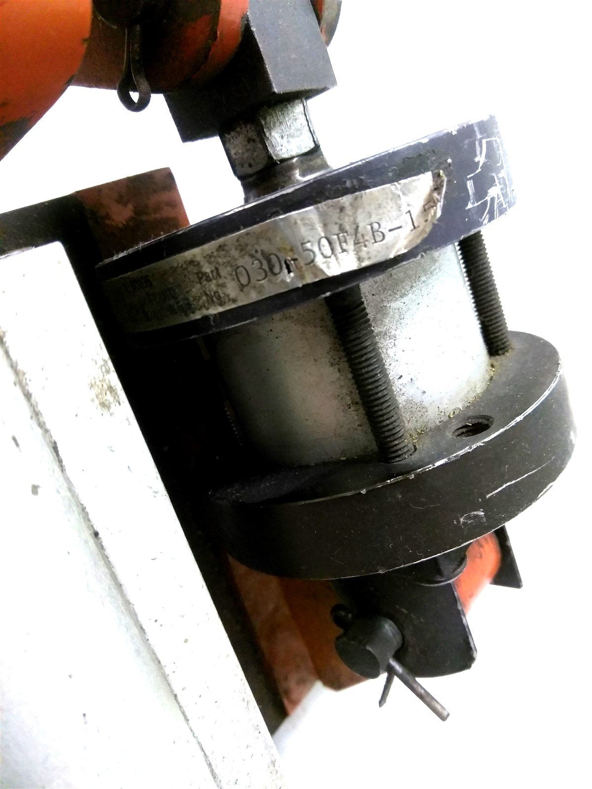 Used Miller D30-50F4B-15 Pneumatic Clamp, 72 Degree Angle, 1" Travel, 80psi, 1/8"NPT