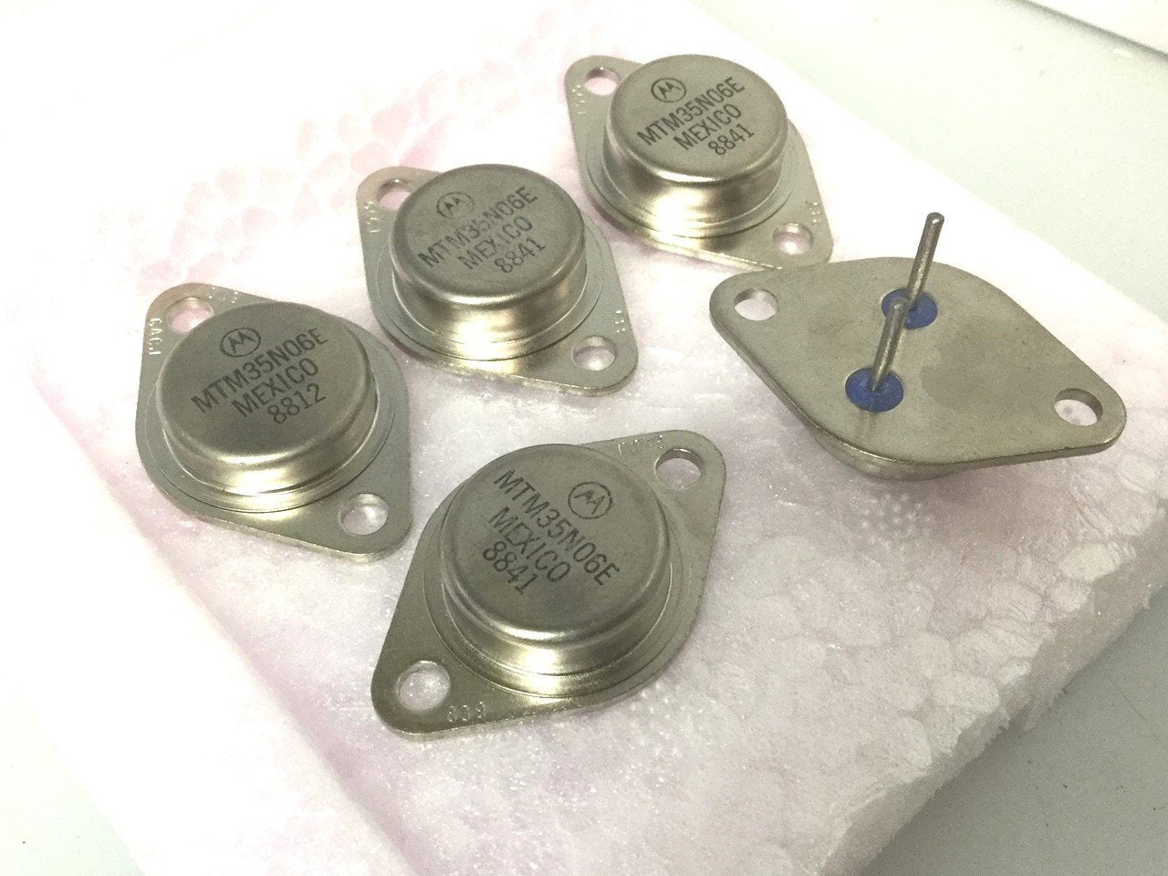 New – Open box NEW Lot of 5- Motorola MTM35N06E MOSFET TO-204AE 35A 60V N-Ch Power Transistor