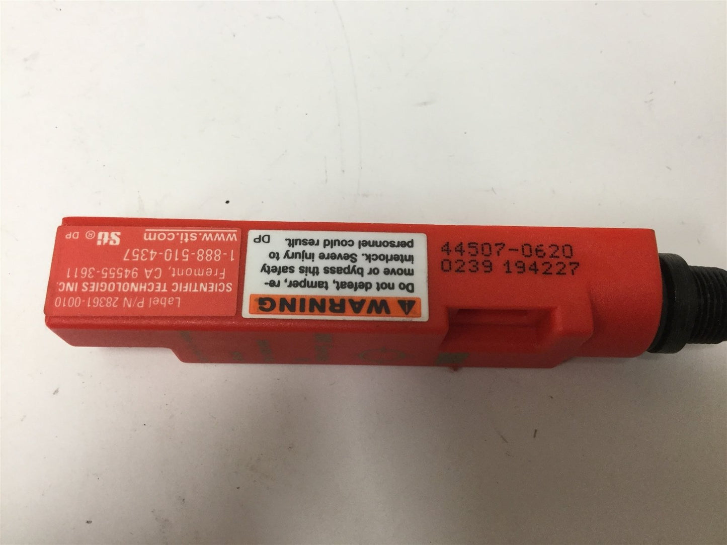 Used Sti 44507-0620 Safety Interlock Switch *Actuator Not Included*, Rating: 24VDC 1A
