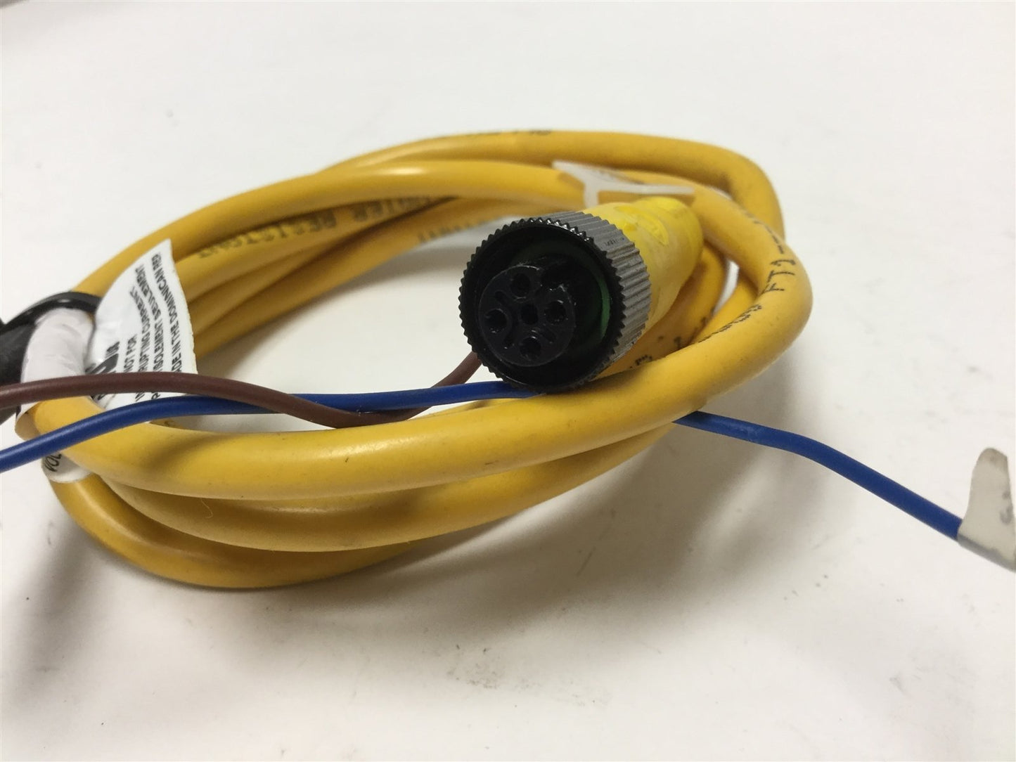 Used Sti 44507-0620 Safety Interlock Switch *Actuator Not Included*, Rating: 24VDC 1A