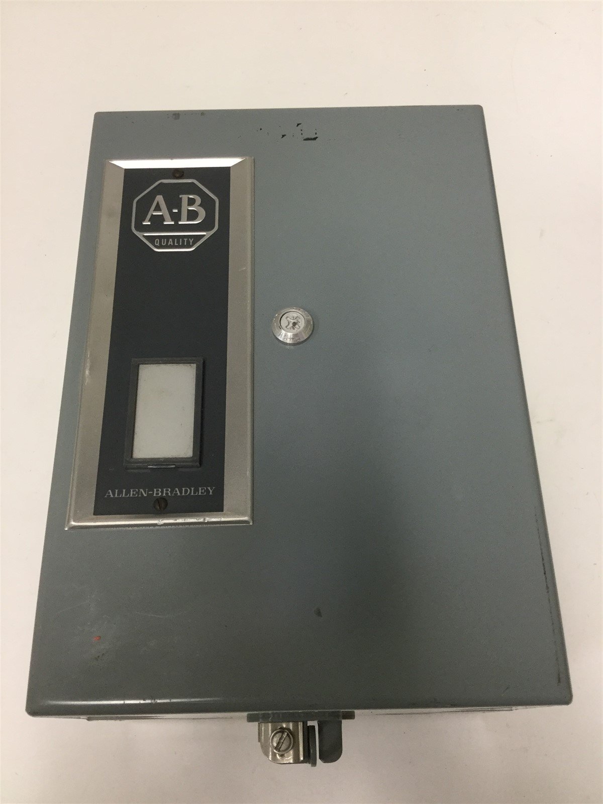 Used Allen Bradley 592-B0V16 Overload Relay, 3-Pole, 120-600V, In 592-BAV16 Enclosure