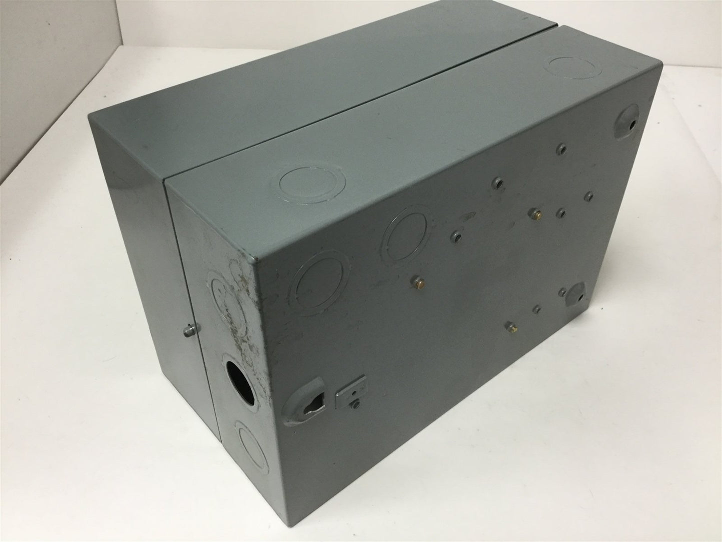 Used Allen Bradley 592-B0V16 Overload Relay, 3-Pole, 120-600V, In 592-BAV16 Enclosure