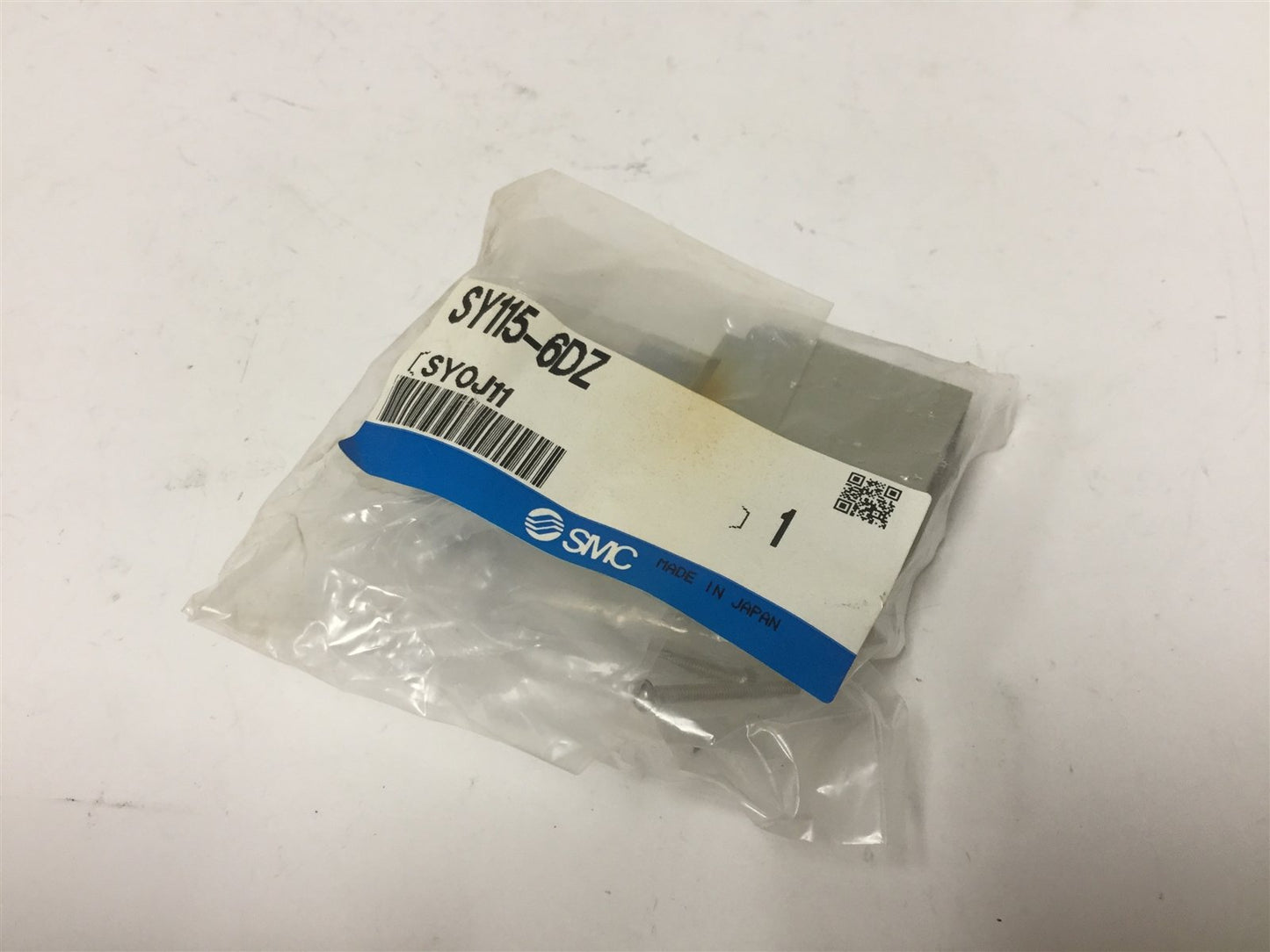 New SMC SY115-6DZ Solenoid Valve, 3-Port, Voltage: 12VDC, Pressure: 0-0.7MPa