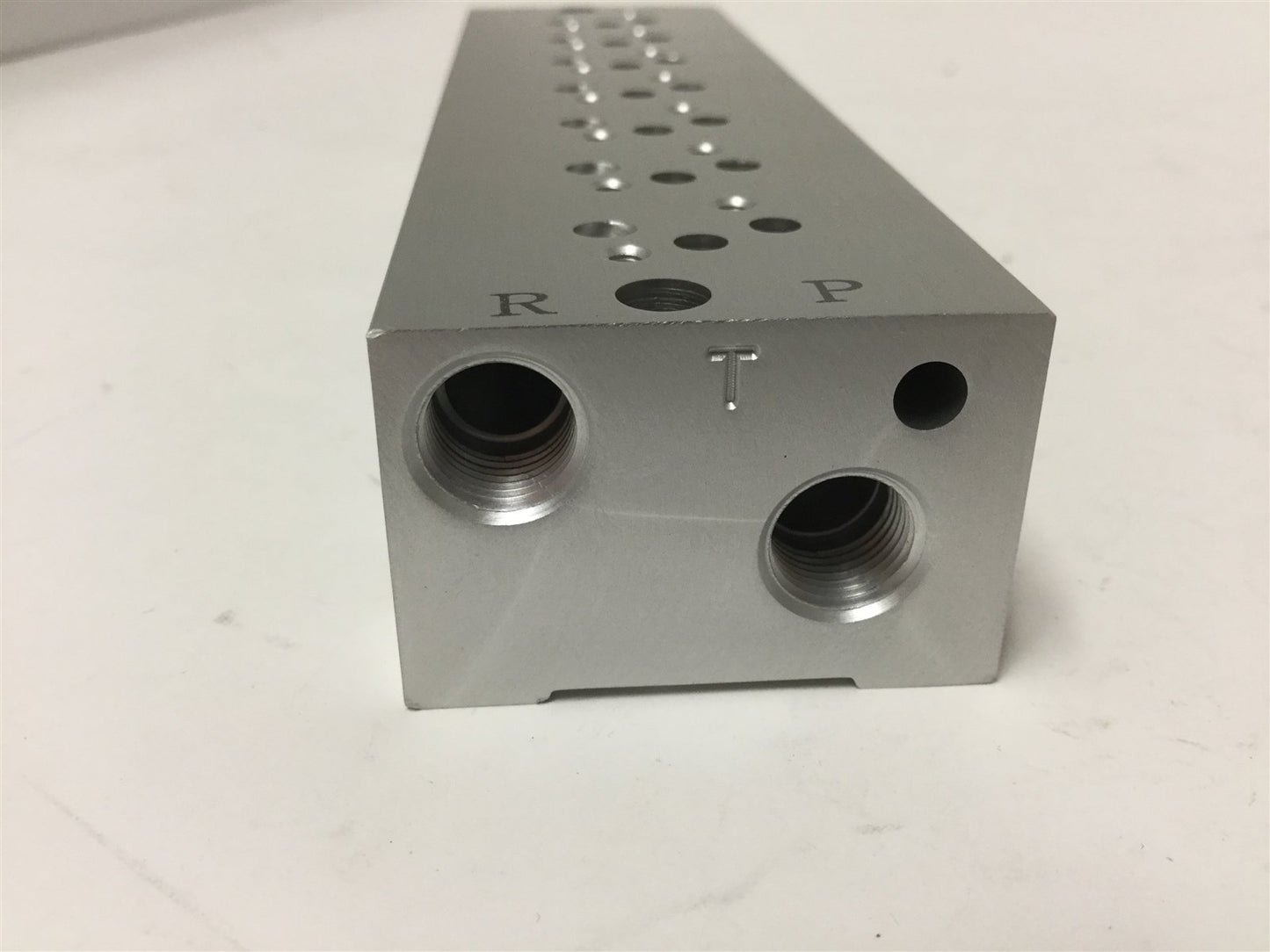 New SMC SS3YJA5-41-07-01T Manifold Base, For 7x SY3000 Valves, Ports: 1/8" NPT