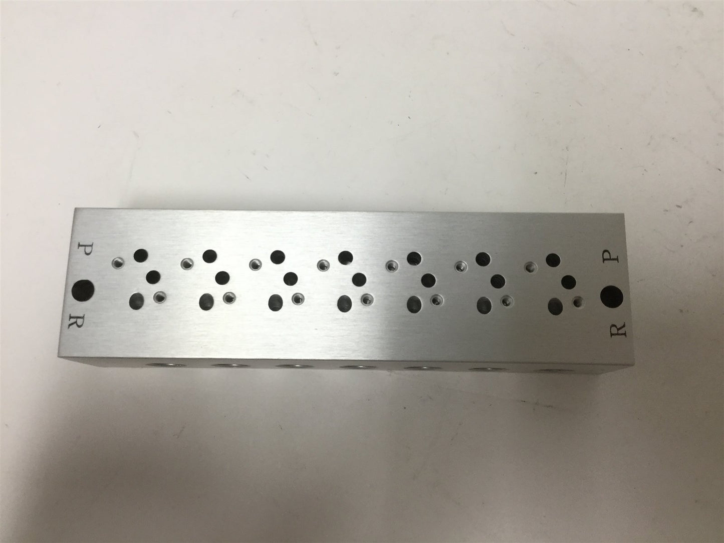 New SMC SS3YJA5-41-07-01T Manifold Base, For 7x SY3000 Valves, Ports: 1/8" NPT