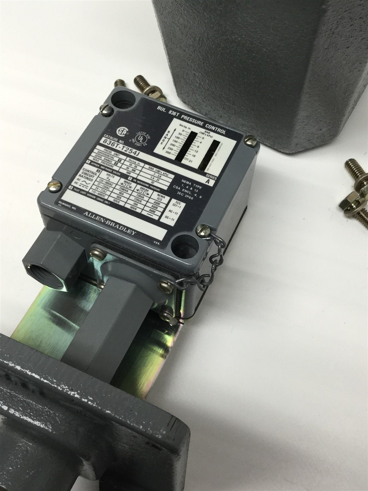 New – Open box Allen Bradley 836T-T254E / T254J Pressure Control Switch 10-55psi 600V, 600 psi