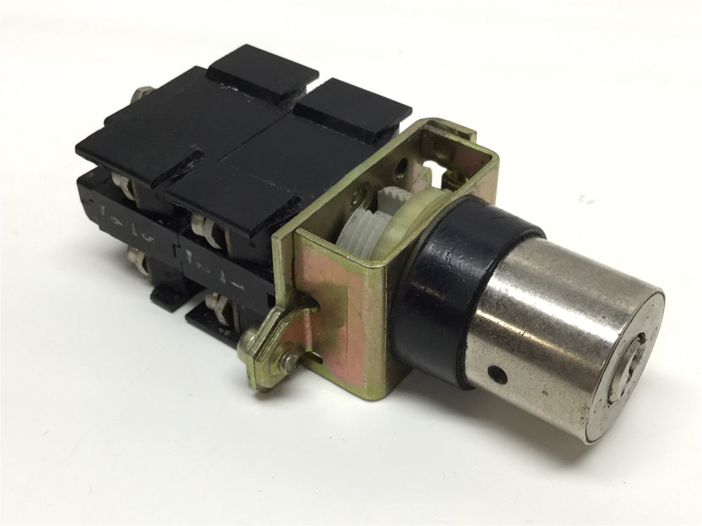 Used Siemens 3ST1357-1CB00 Key Selector Control Switch 380VAC 10A SSG10 *Missing Key*
