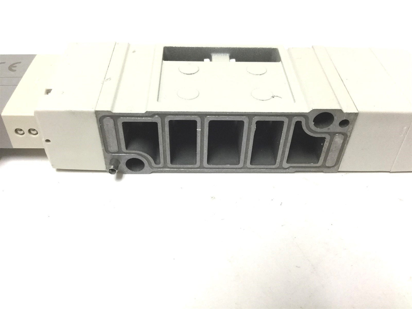 New SMC SV3400-5W1U Solenoid Valve, 3-Position 5-Port, Voltage: 24VDC