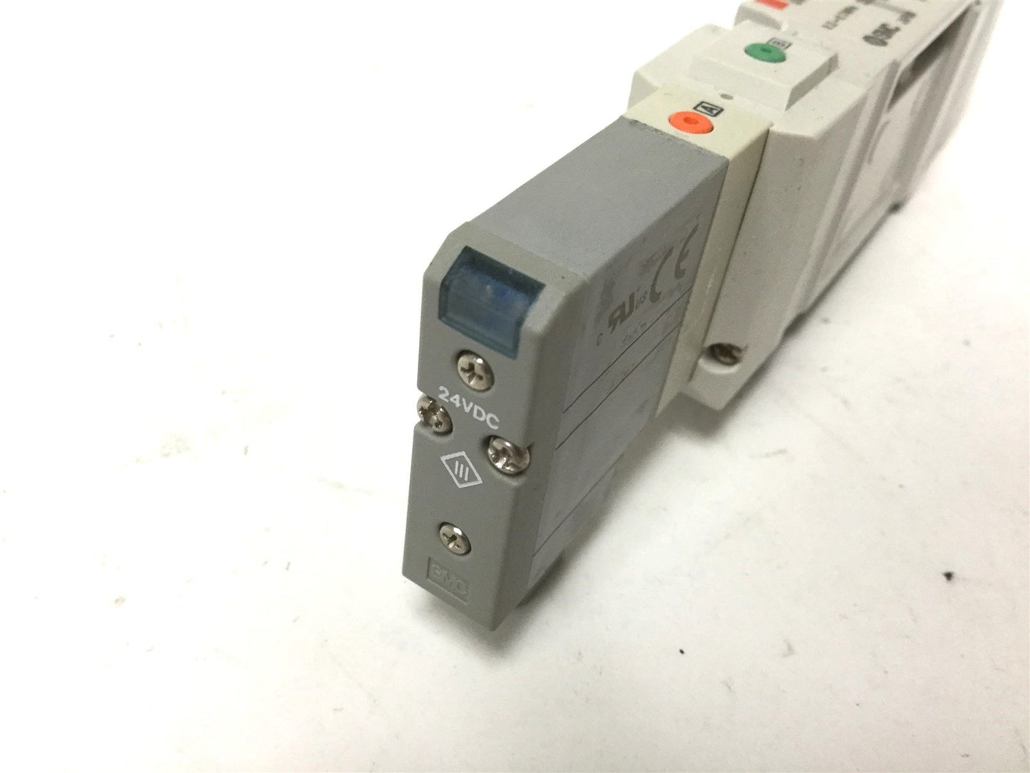 New SMC SV3400-5W1U Solenoid Valve, 3-Position 5-Port, Voltage: 24VDC