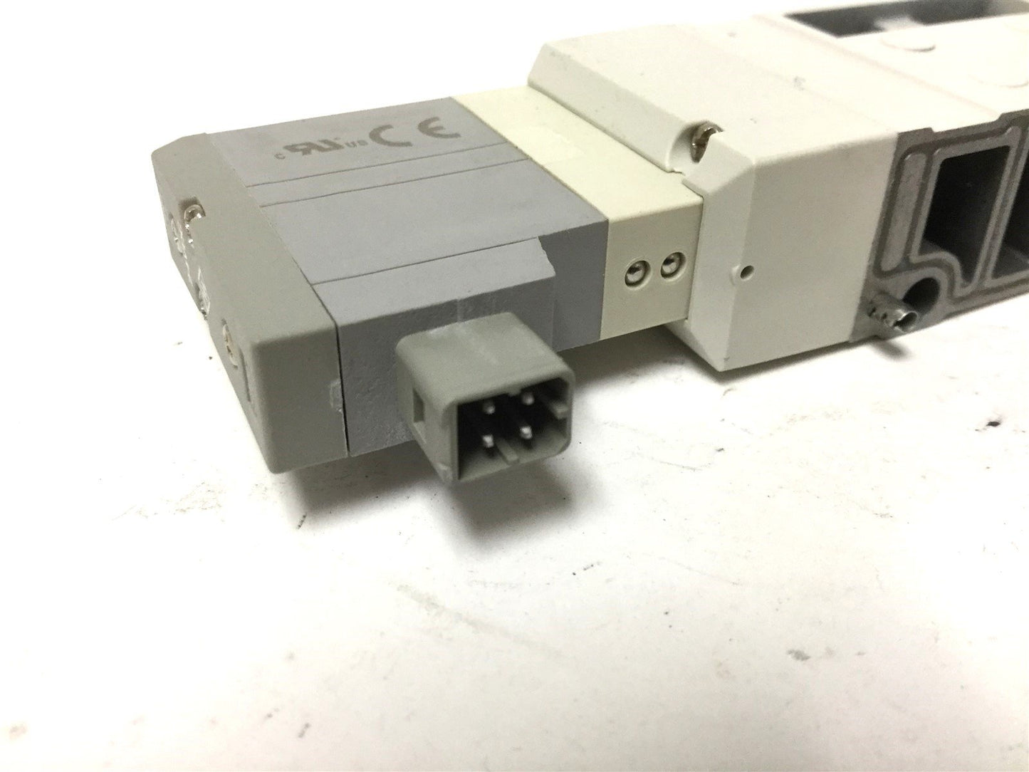 New SMC SV3400-5W1U Solenoid Valve, 3-Position 5-Port, Voltage: 24VDC