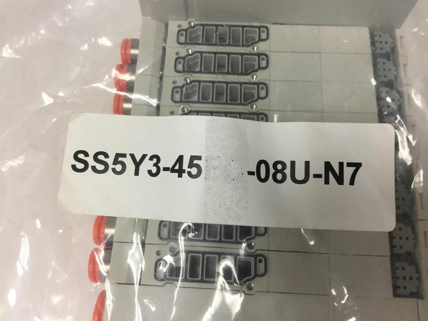 New SMC SS5Y3-45-08U-N7 Manifold for 8x SY3000 Series Solenoid Valves, DIN Rail