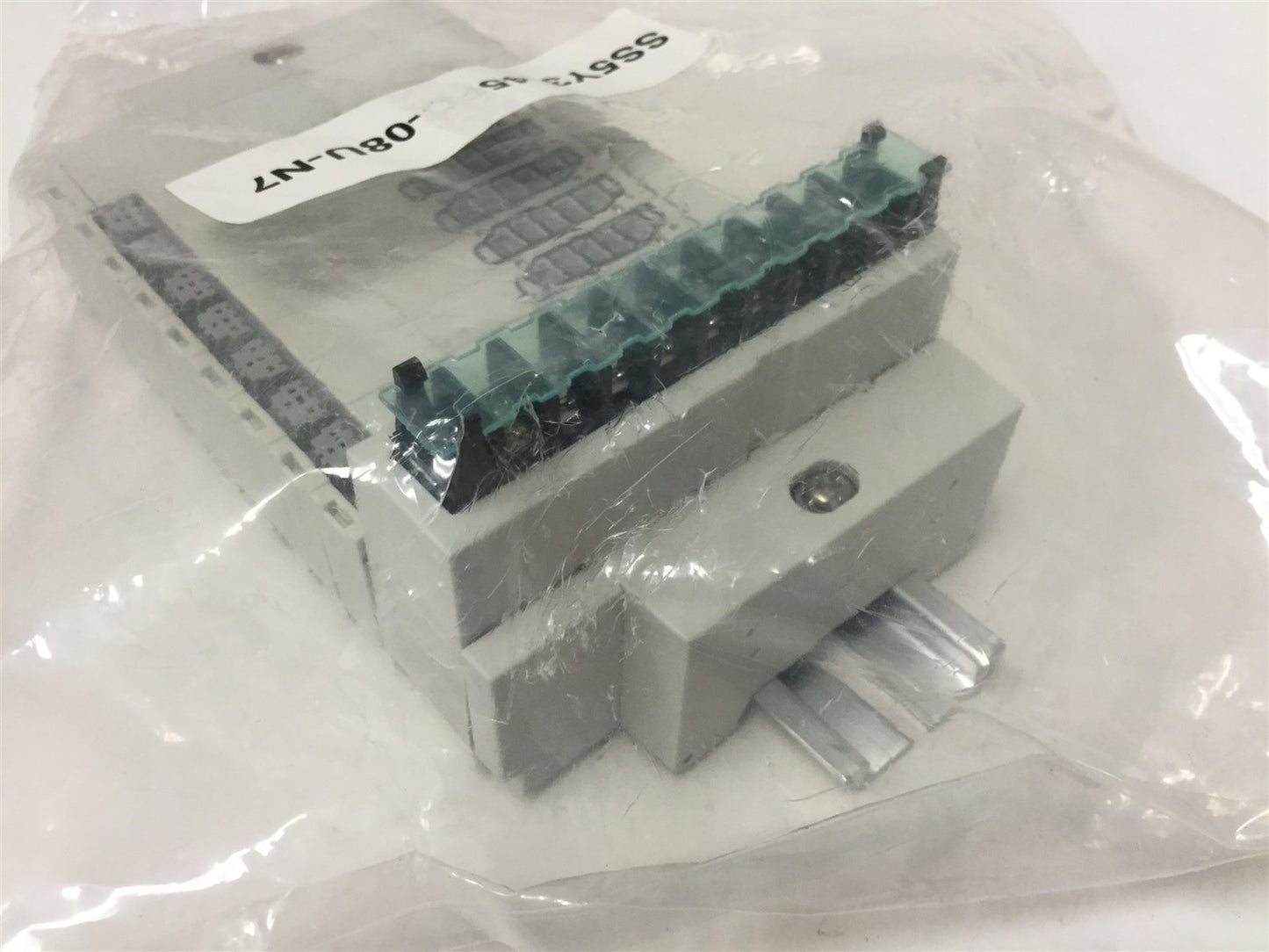 New SMC SS5Y3-45-08U-N7 Manifold for 8x SY3000 Series Solenoid Valves, DIN Rail