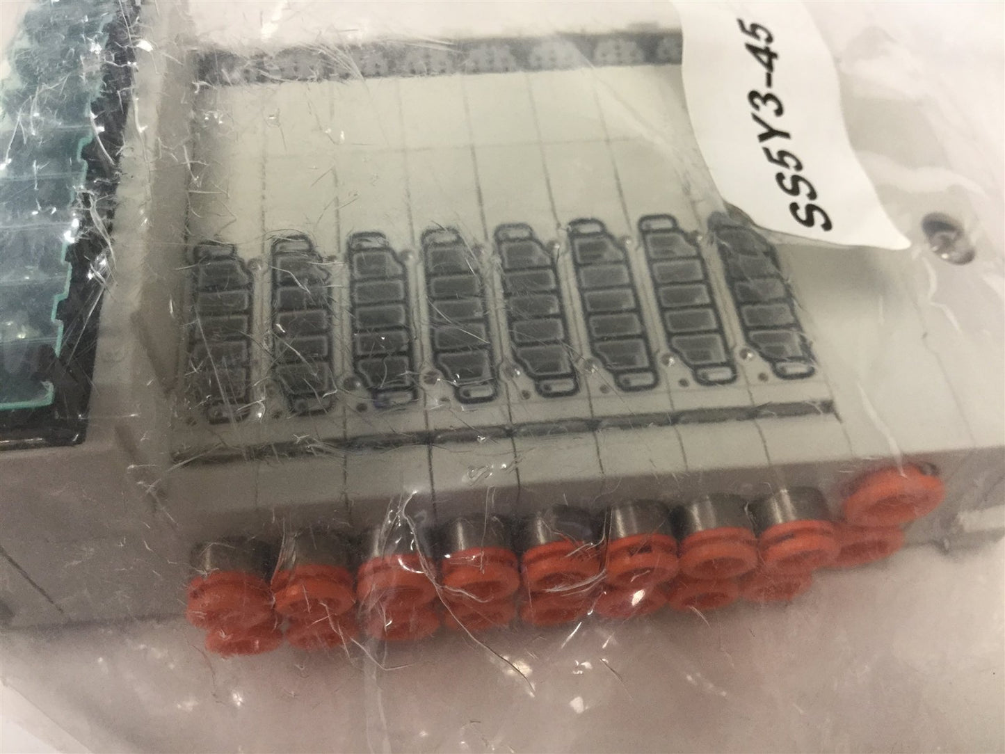 New SMC SS5Y3-45-08U-N7 Manifold for 8x SY3000 Series Solenoid Valves, DIN Rail