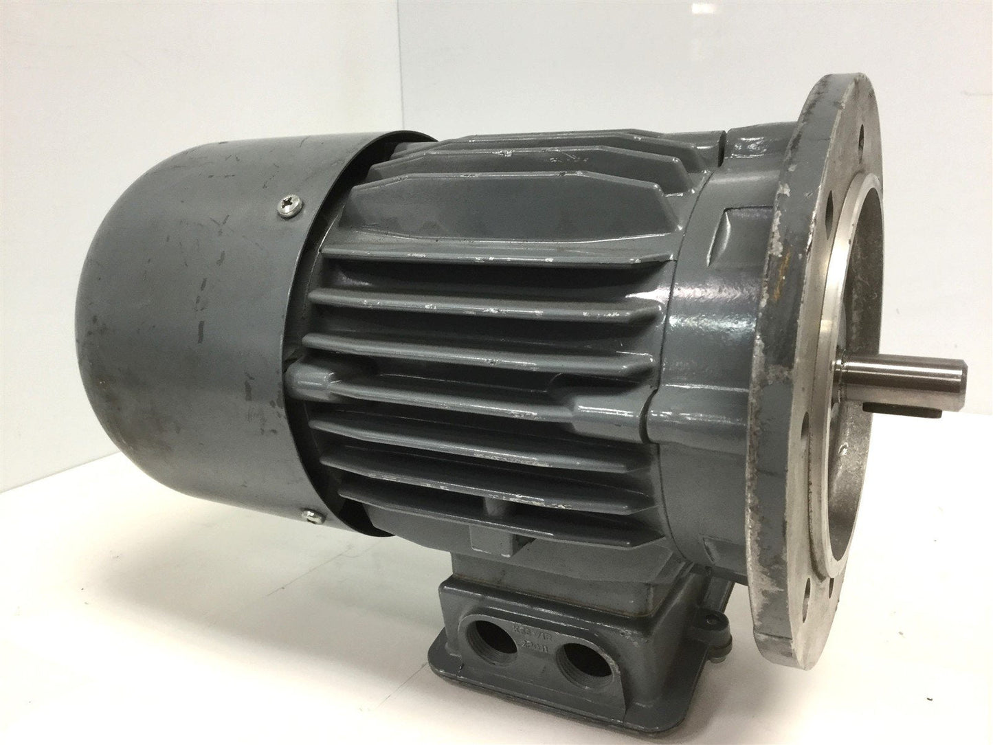 Used WEG OG 743 G-Motor Anker A-B: 180V 2.4A, Feld I-K: 200V 0.25A, Speed: 3000RPM
