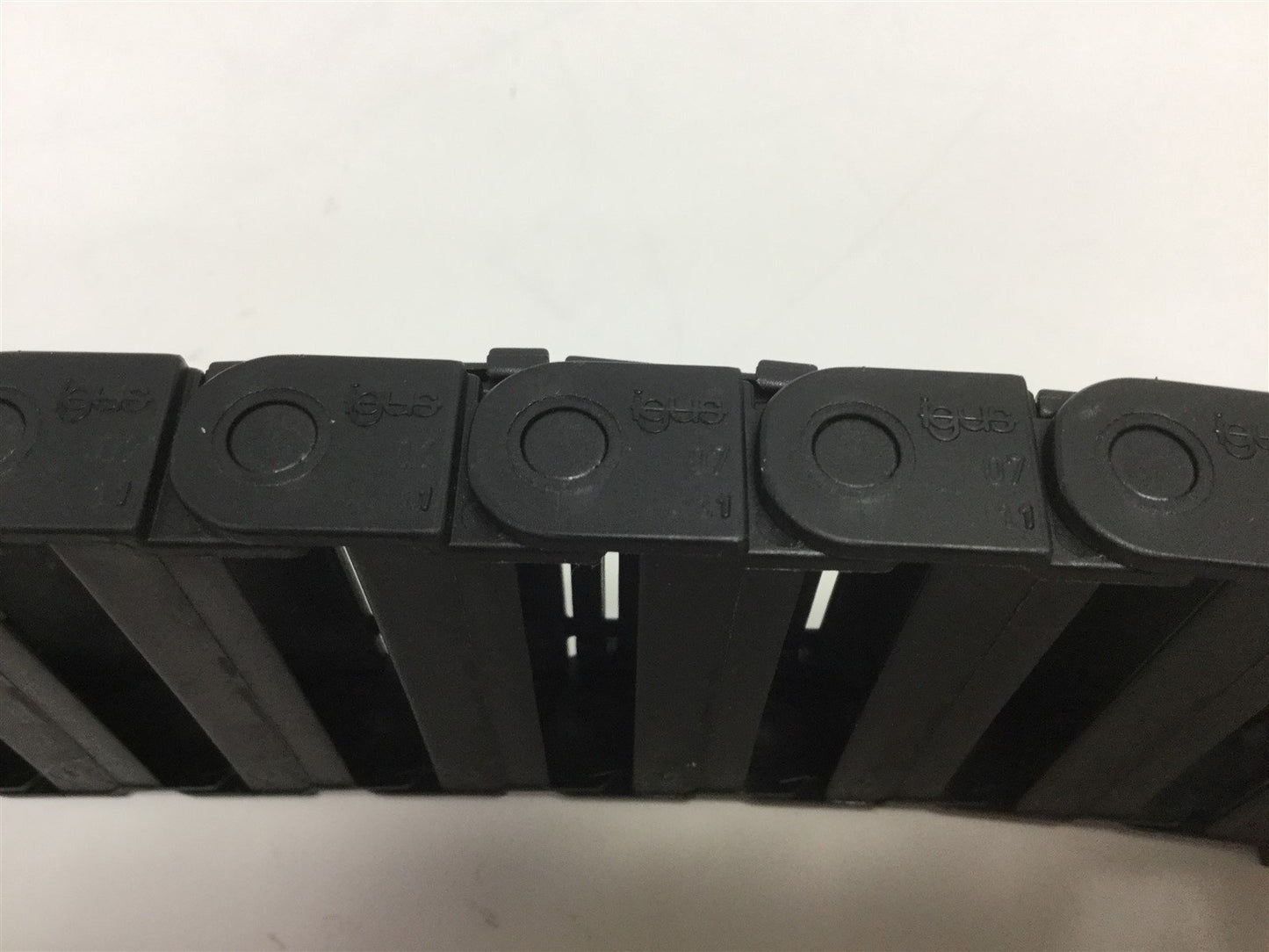 Used Igus 07-50-028 Energy Chain Bend Radius: 28mm (R28), Length: 44", In-Width: 50mm