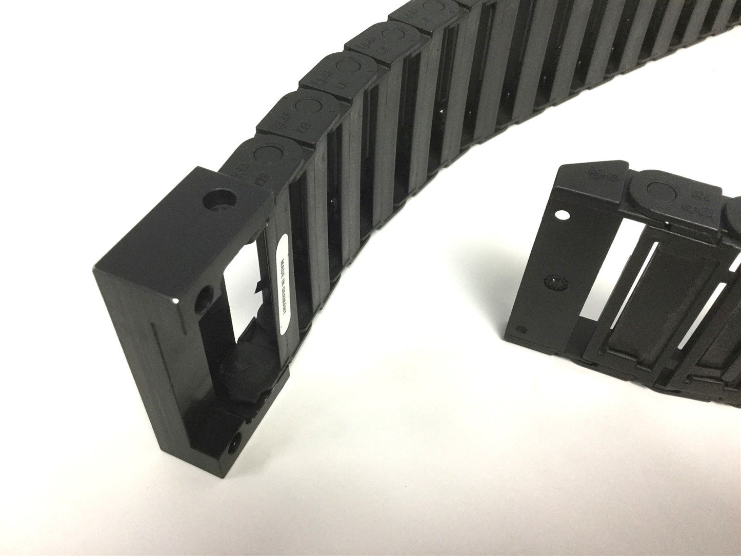 Used Igus 07-50-028 Energy Chain Bend Radius: 28mm (R28), Length: 41", In-Width: 50mm