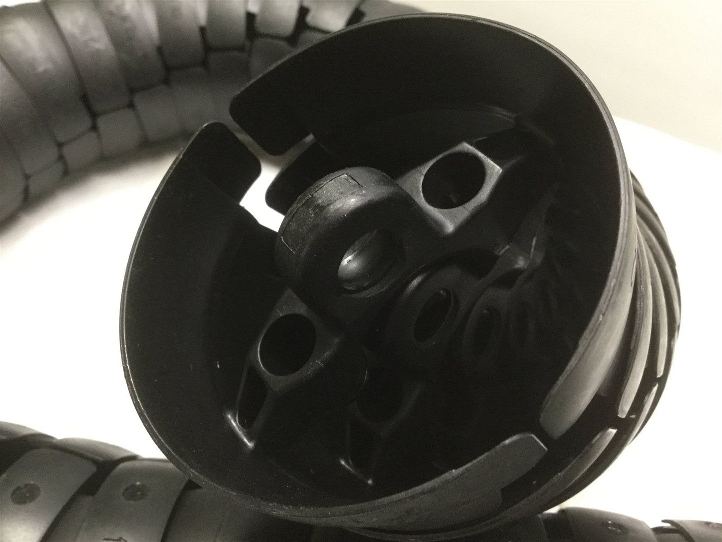 New – Open box IGUS TRE.70.110 TriFlex R EZ E-Chain 3D Multi-Axis 3.19"ø Length: 39" (1m)