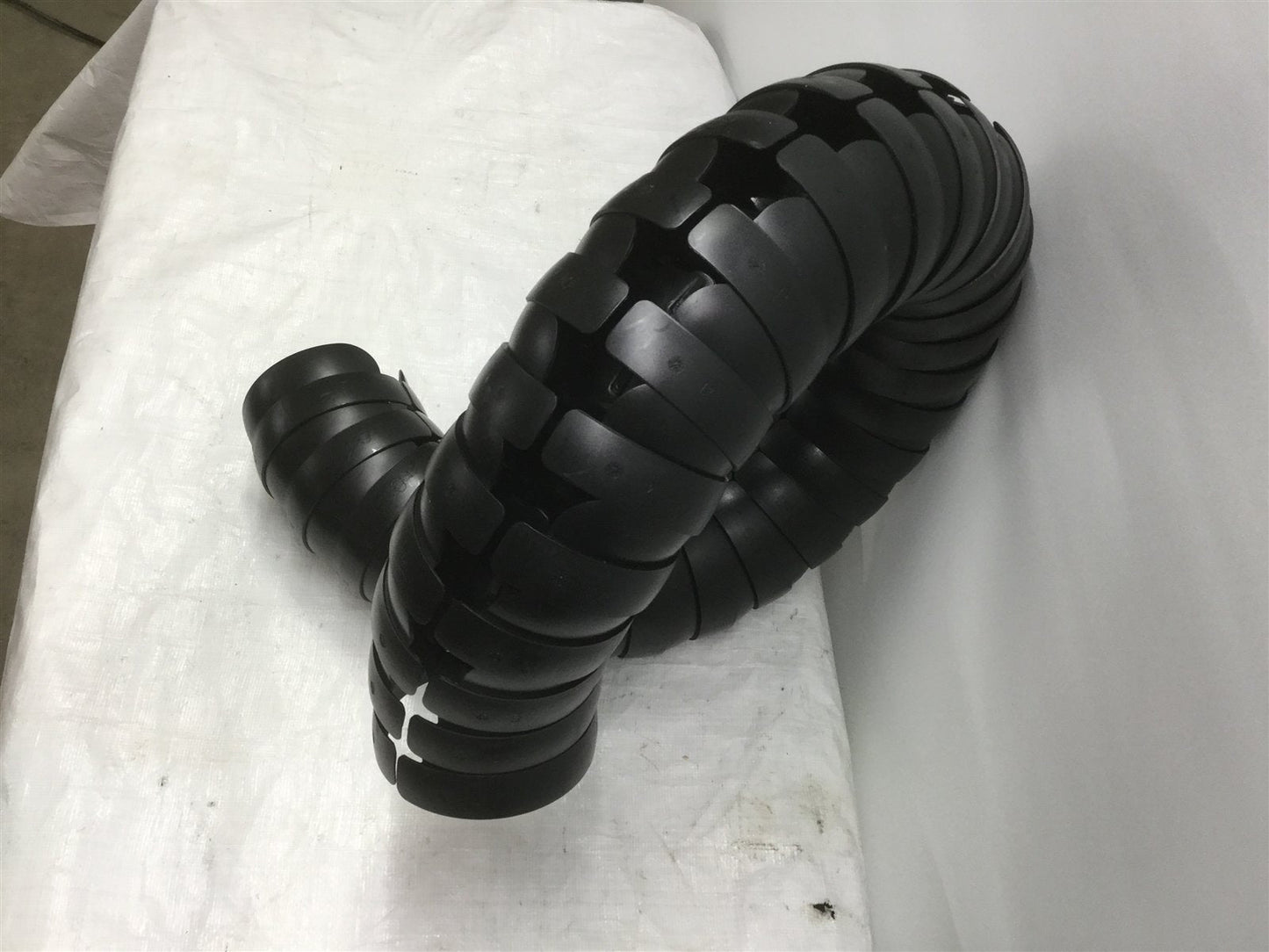 New – Open box IGUS TRE.100.145 TriFlex R EZ E-Chain 3D Multi-Axis 4.25"ø Length: 39" (1m)