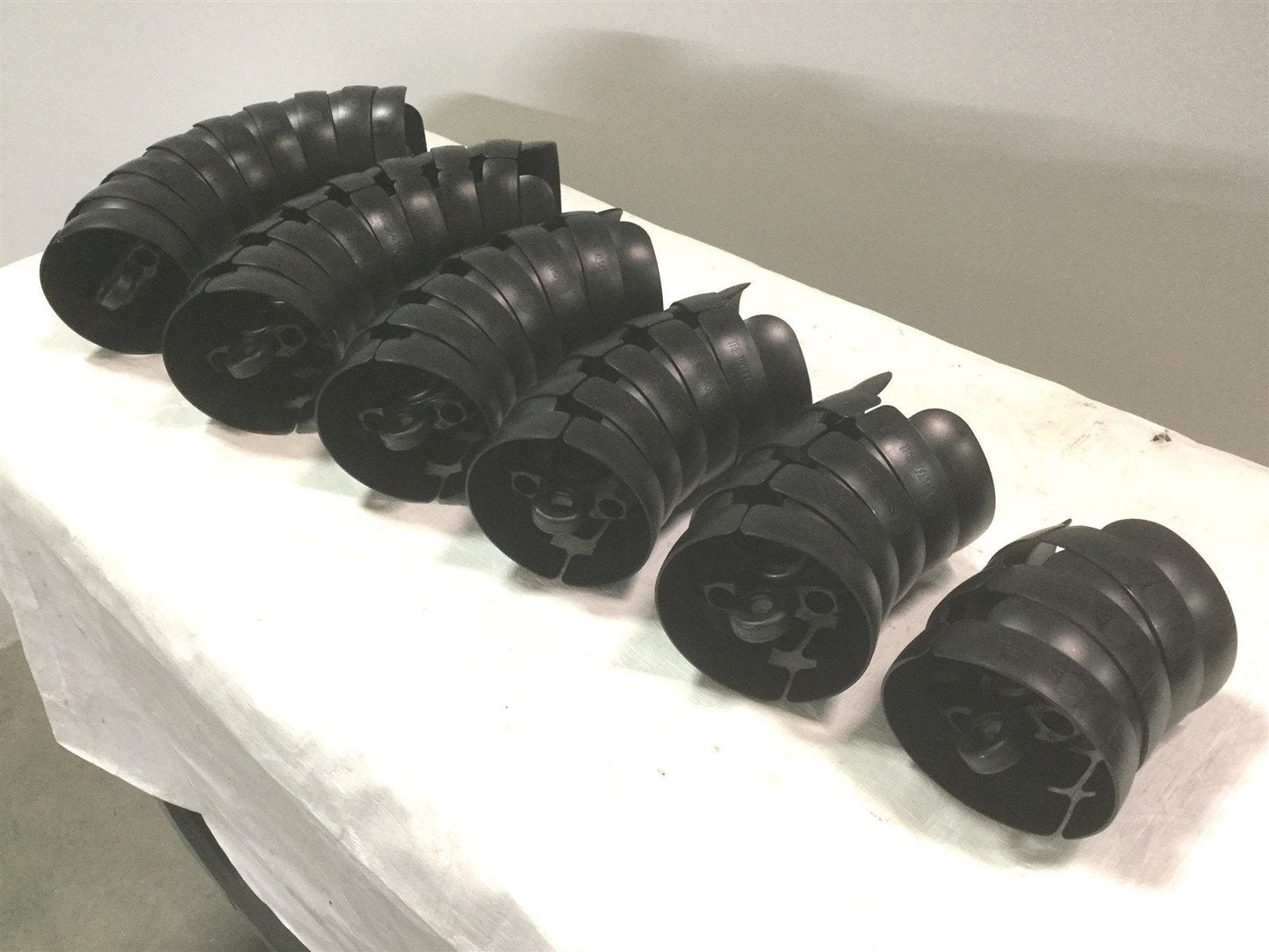 New – Open box IGUS TRE.100.145 TriFlex R EZ E-Chain 3D Multi-Axis 4.25"ø Links: 34 Length: 44"