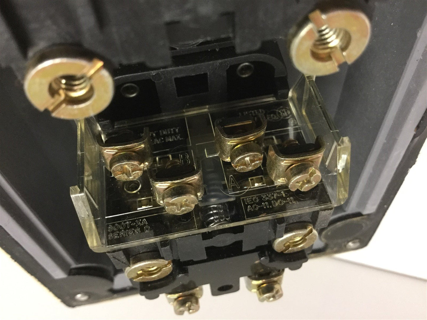 Used Allen Bradley 800H-2HZ4R Push-Button Enclosure with 2x Push-Buttons, 6"x4.75"x4"