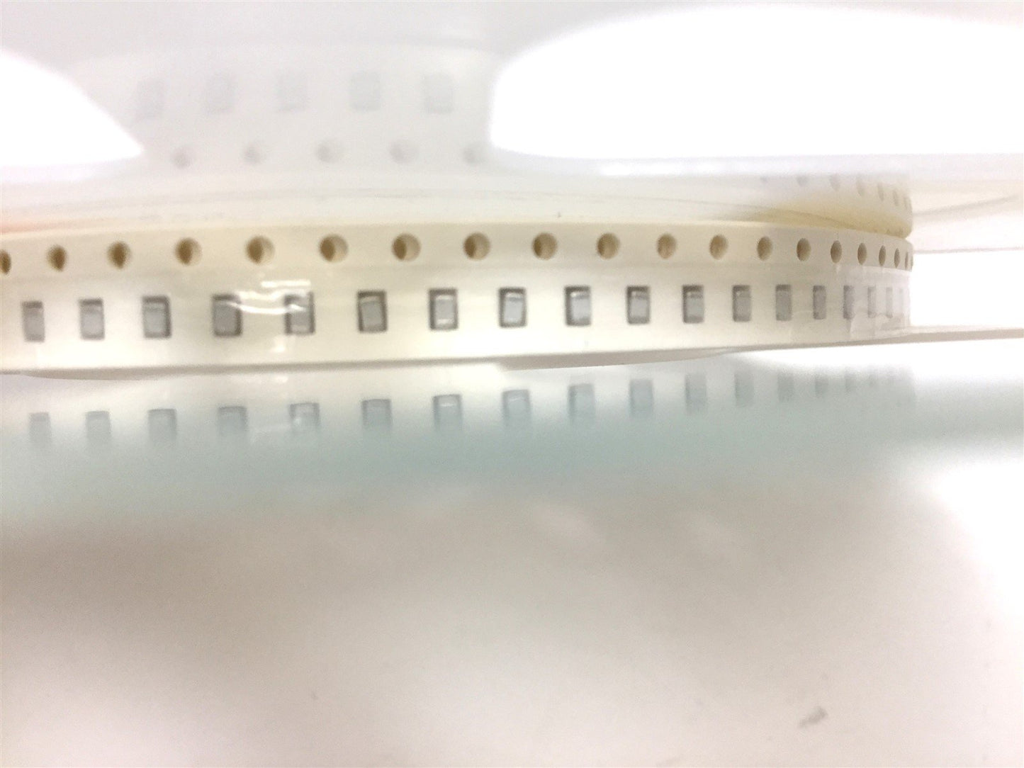 New Lot of 1000 New AVX Corporation 08052A100JAT2A Ceramic Capacitors, 10pF 200V