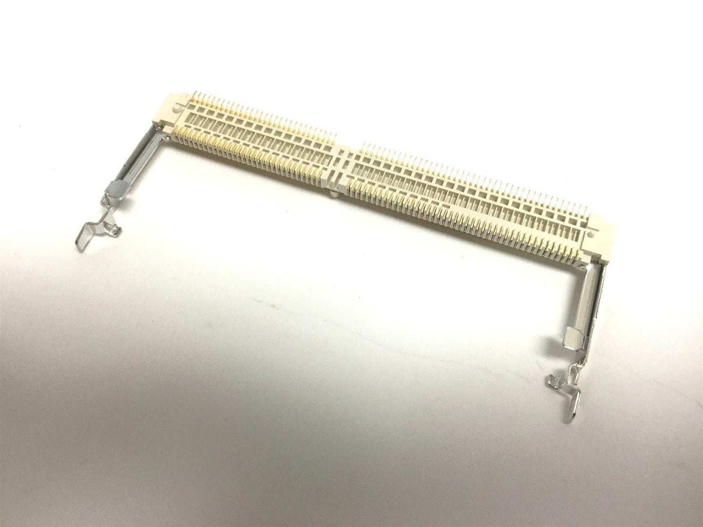 New Lot of 12 New TE Connectivity 390112-1 Socket Connector SDRAM3.3V, 144P