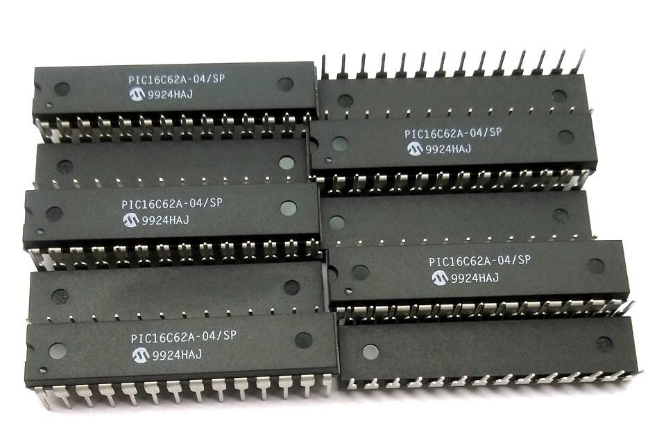 New Lot of 10 New Microchip Technology PIC16C62A-04/SP 8-bit Microcontrollers