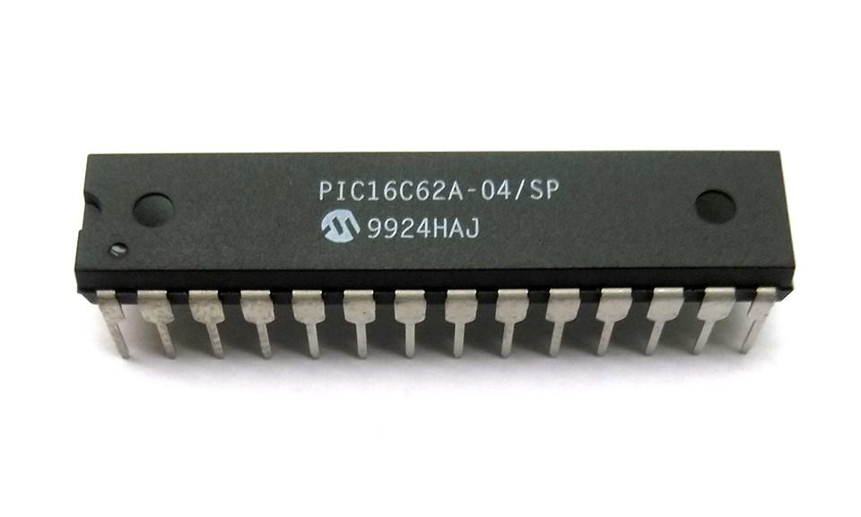 New Lot of 5 New Microchip Technology PIC16C62A-04/SP 8-bit Microcontrollers