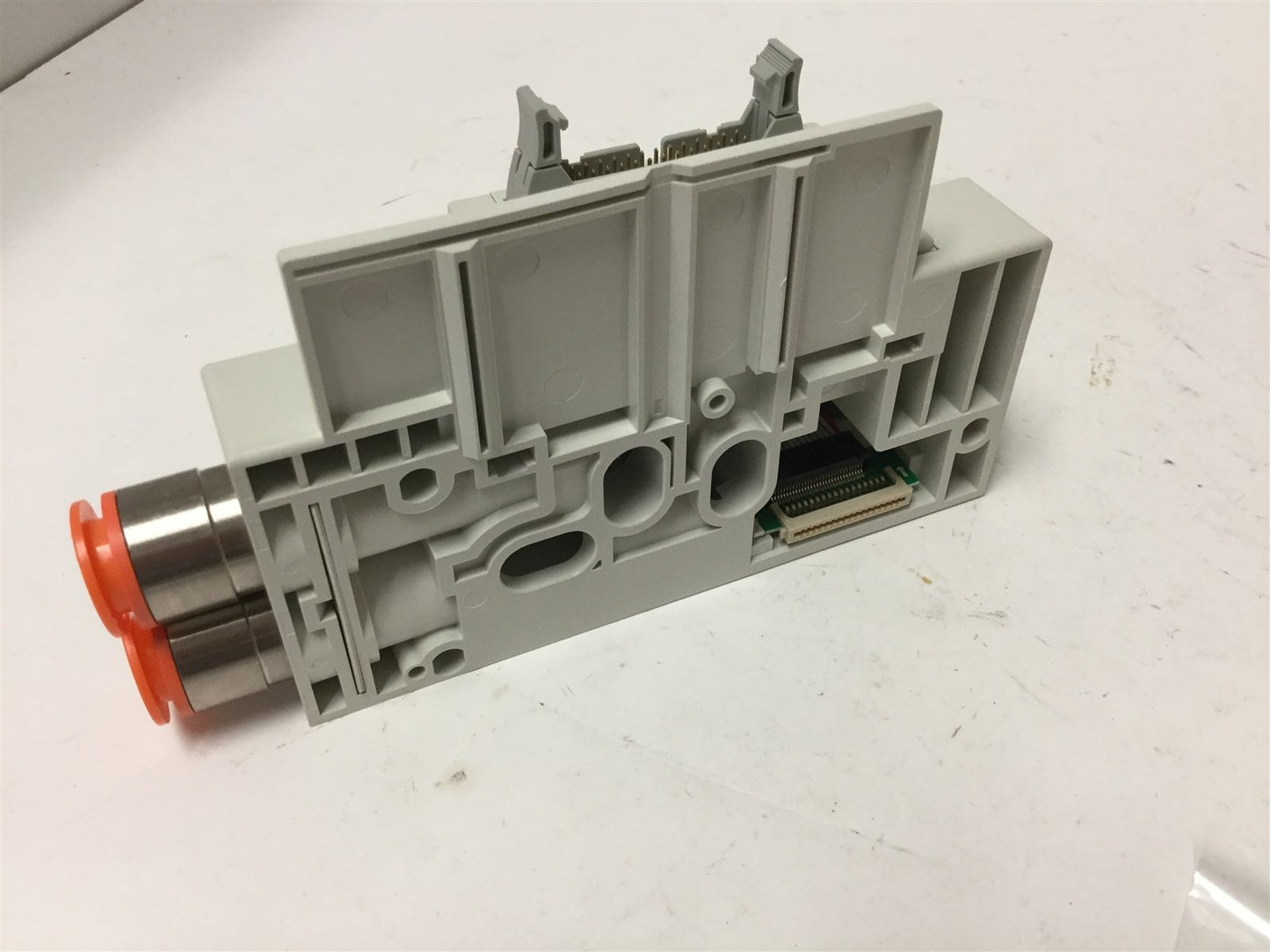 New SMC SY70M-1-12A1-N13 Manifold Supply/Exhaust Block, 1/2" Push-In Connections
