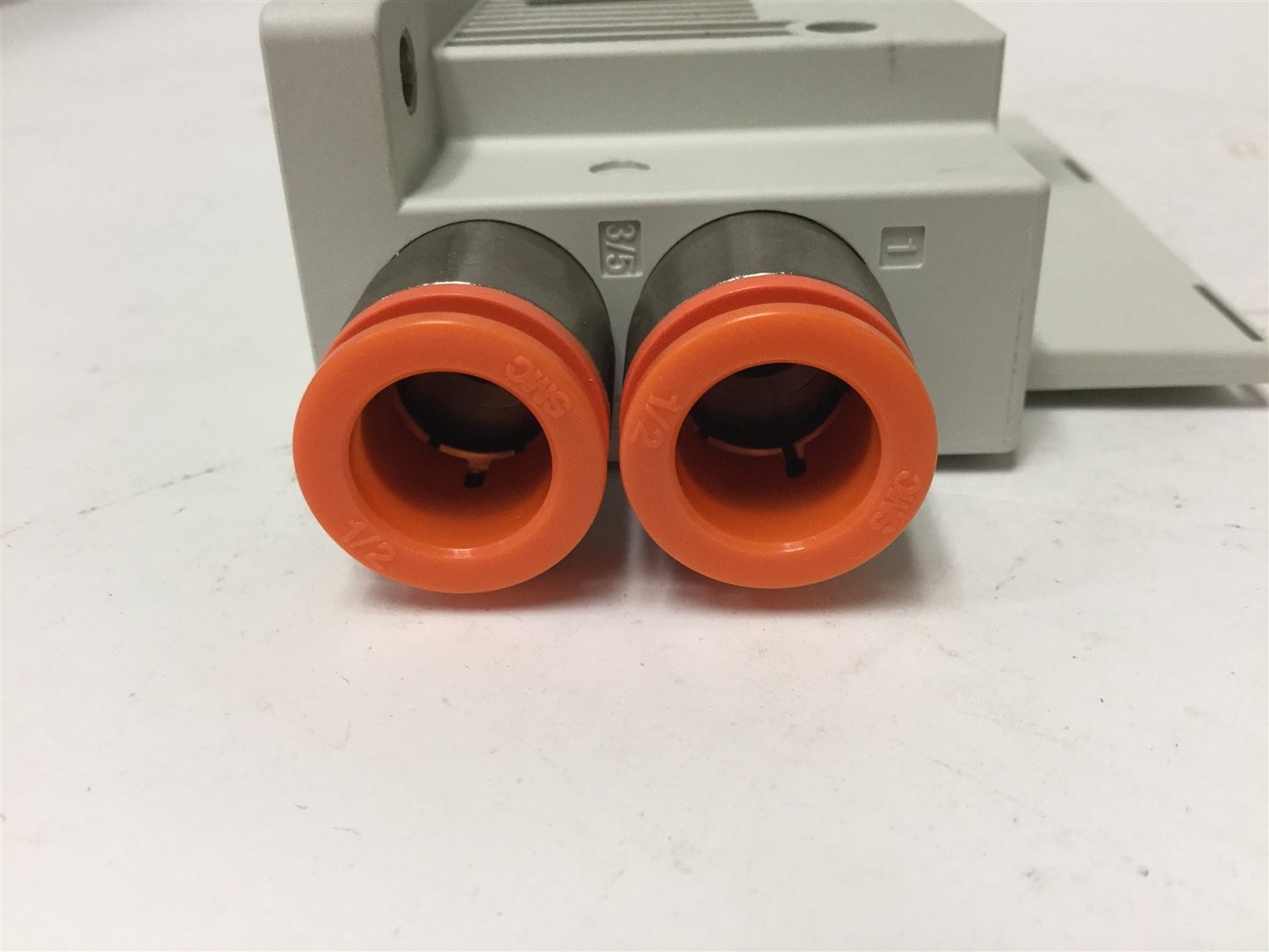 New SMC SY70M-1-12A1-N13 Manifold Supply/Exhaust Block, 1/2" Push-In Connections