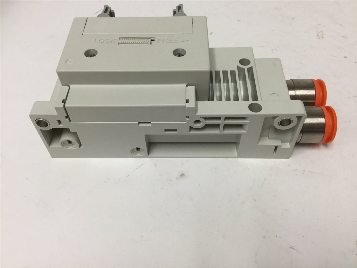 New SMC SY70M-1-12A1-N13 Manifold Supply/Exhaust Block, 1/2" Push-In Connections