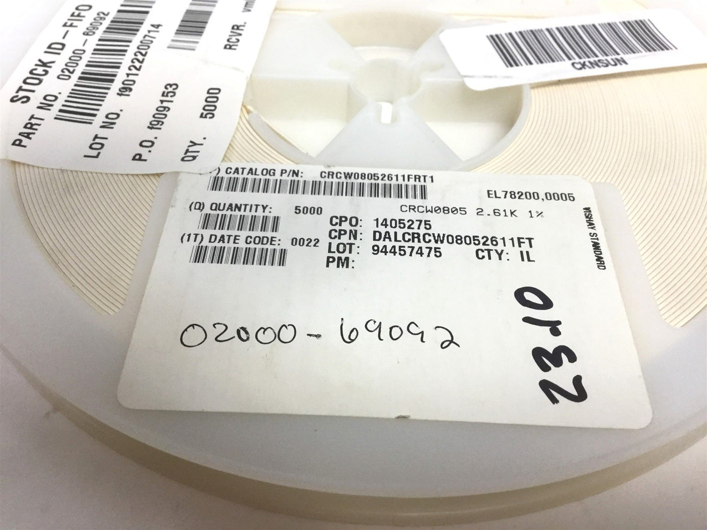 New Lot of 5000 New Vishay CRCW08052611FRT1 Chip Resistor, Resistance: 2.61K Ohms