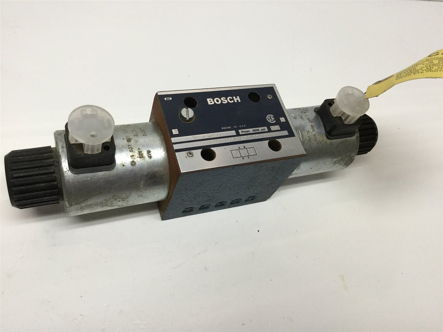 New – Open box Bosch 081WV10P1V1004WS012/00 Hydraulic Solenoid Control Valve, 4600 psi, 12VDC
