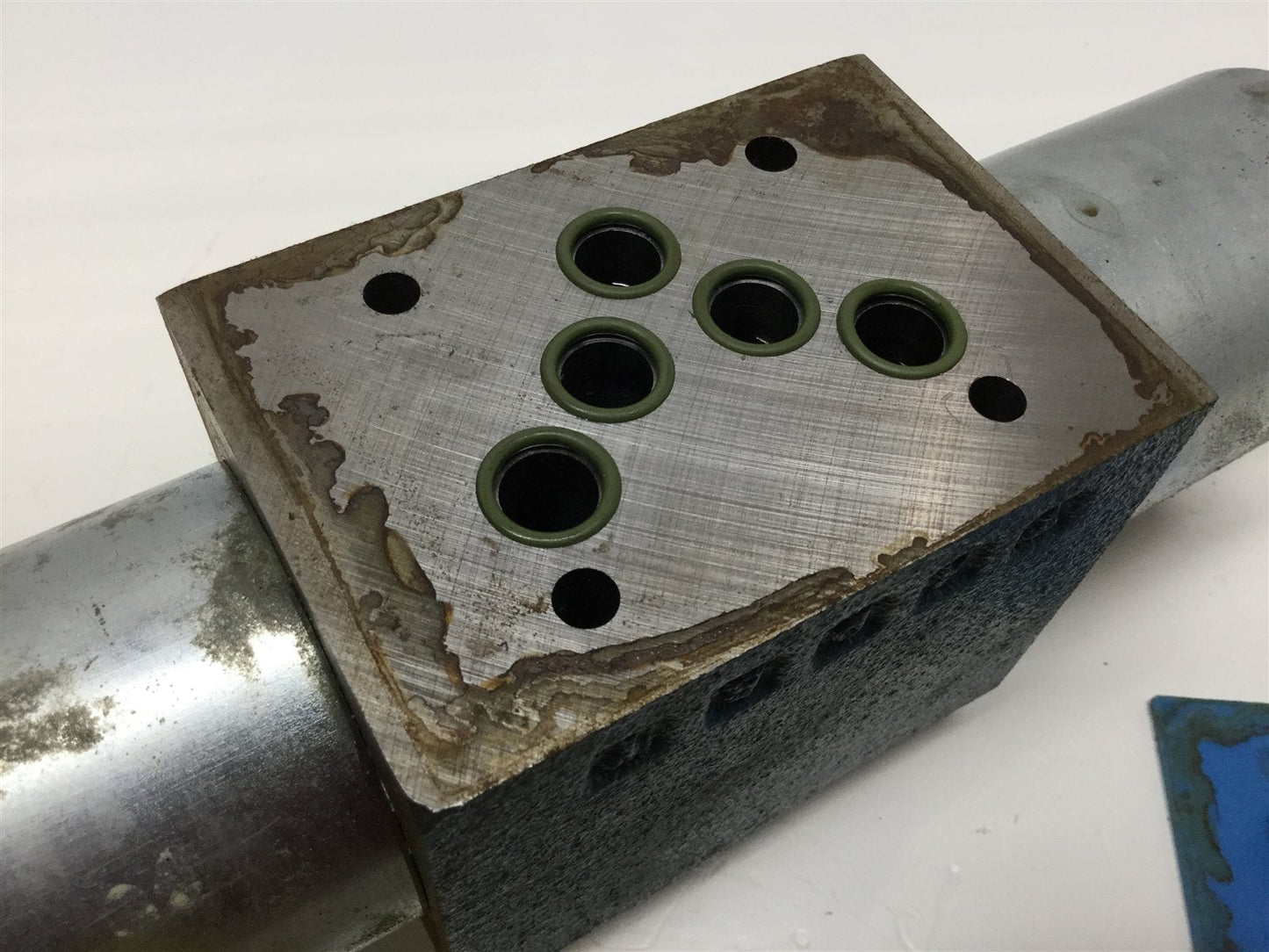 New – Open box Bosch 081WV10P1V1004WS012/00 Hydraulic Solenoid Control Valve, 4600 psi, 12VDC