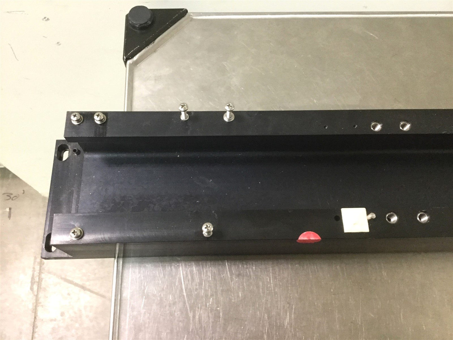 Used Laser Bench/Rail, 6 Mounting Plate Positions, L: 34.6875", W: 4.5", H: 2.75"