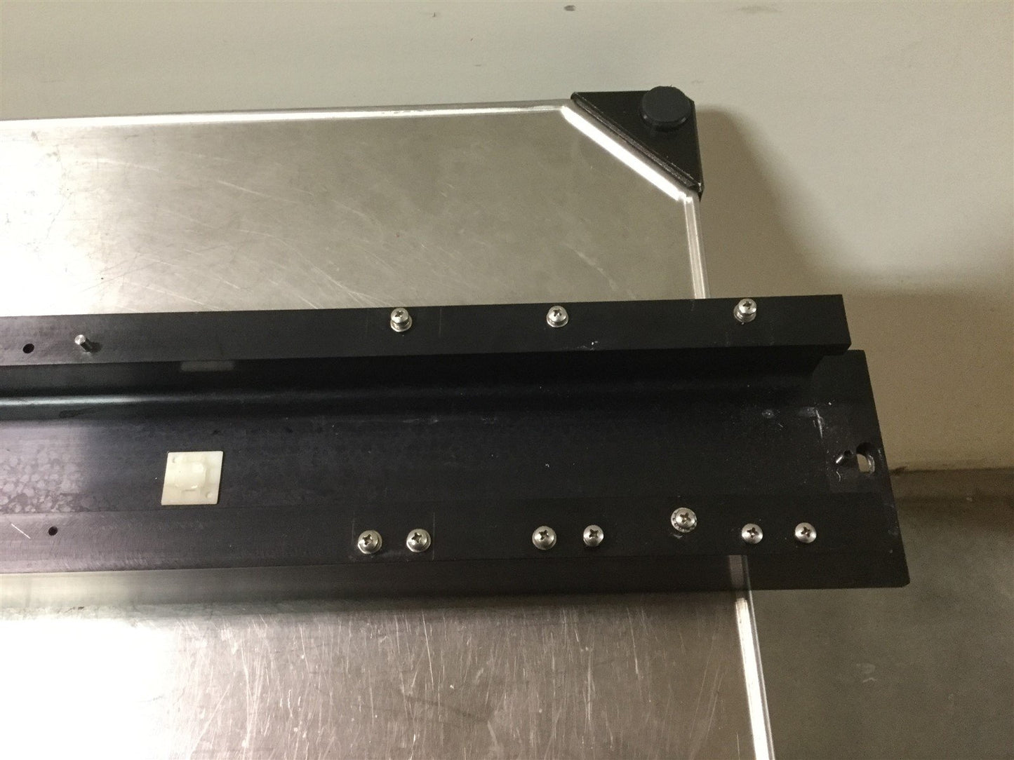 Used Laser Bench/Rail, 6 Mounting Plate Positions, L: 34.6875", W: 4.5", H: 2.75"