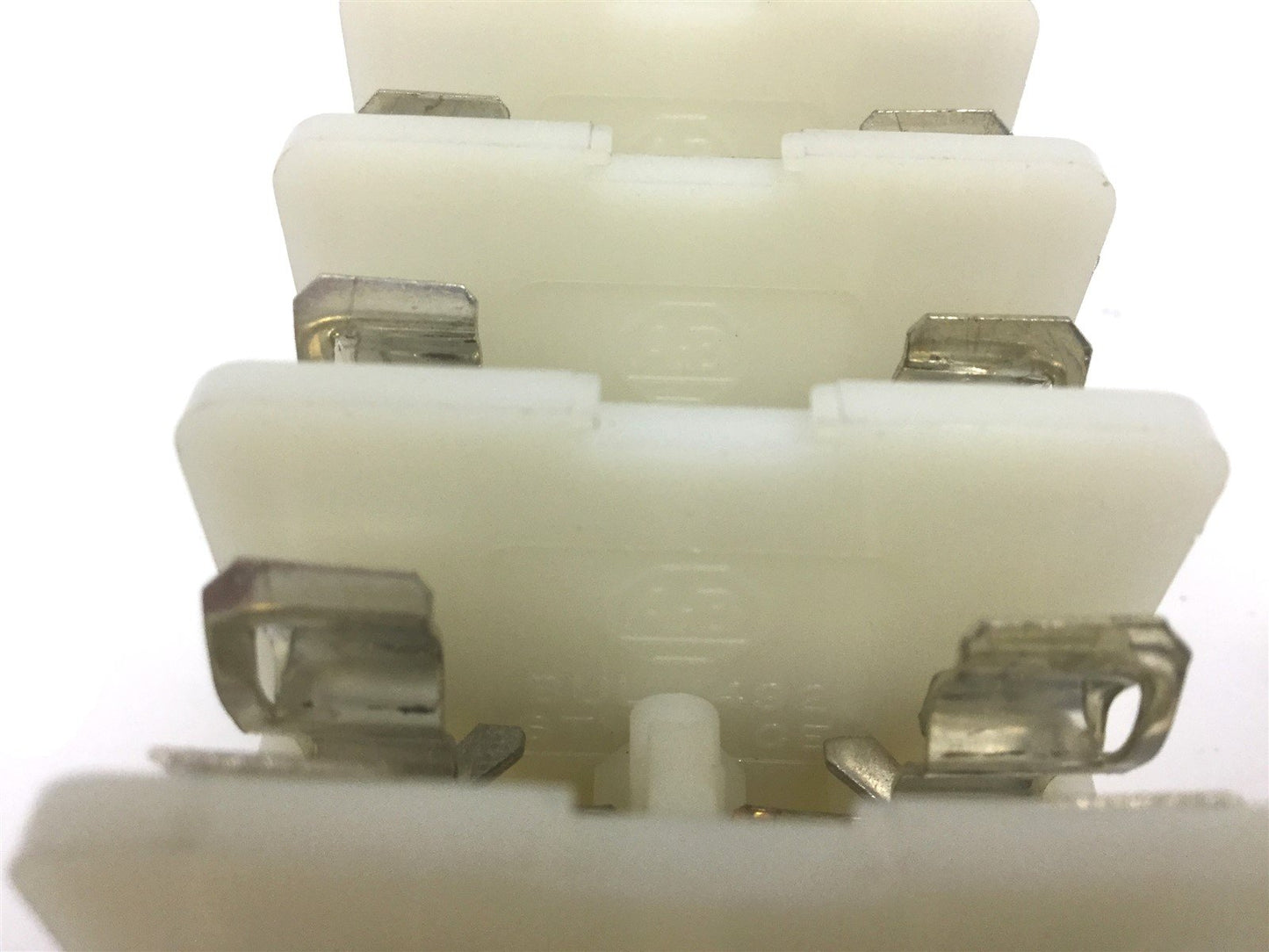 Used Allen Bradley 1492CE6 Terminal Block Fuse Holder Amperage: 10A, Voltage: 600V