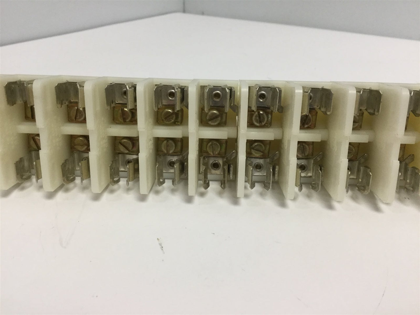 Used Allen Bradley 1492CE6 Terminal Block Fuse Holder Amperage: 10A, Voltage: 600V