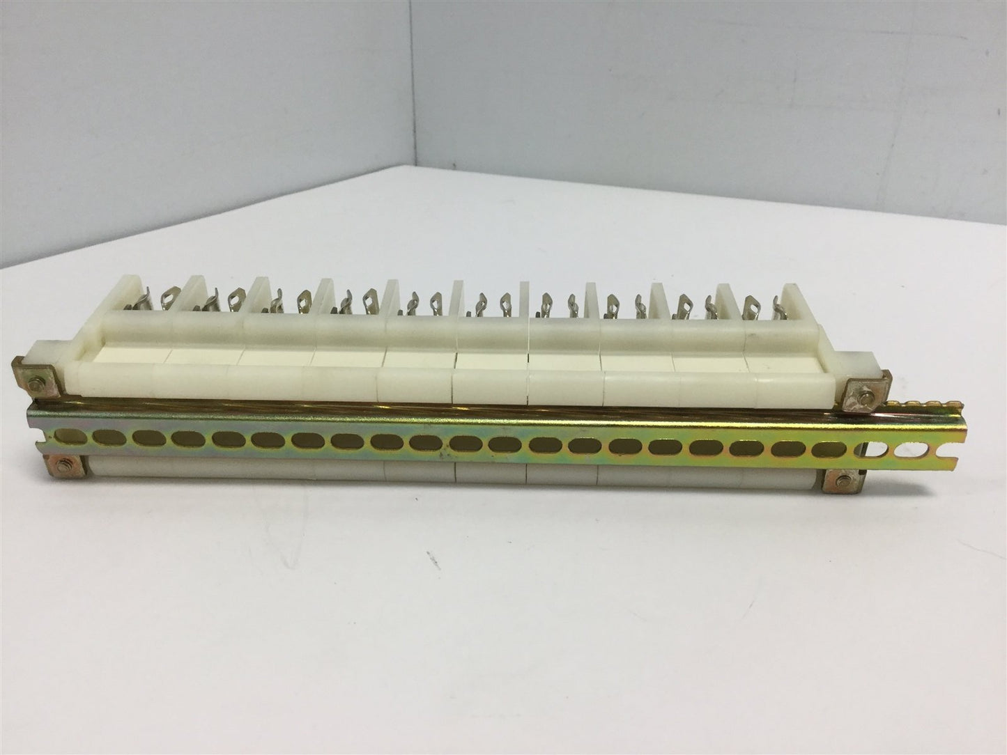 Used Allen Bradley 1492CE6 Terminal Block Fuse Holder Amperage: 10A, Voltage: 600V