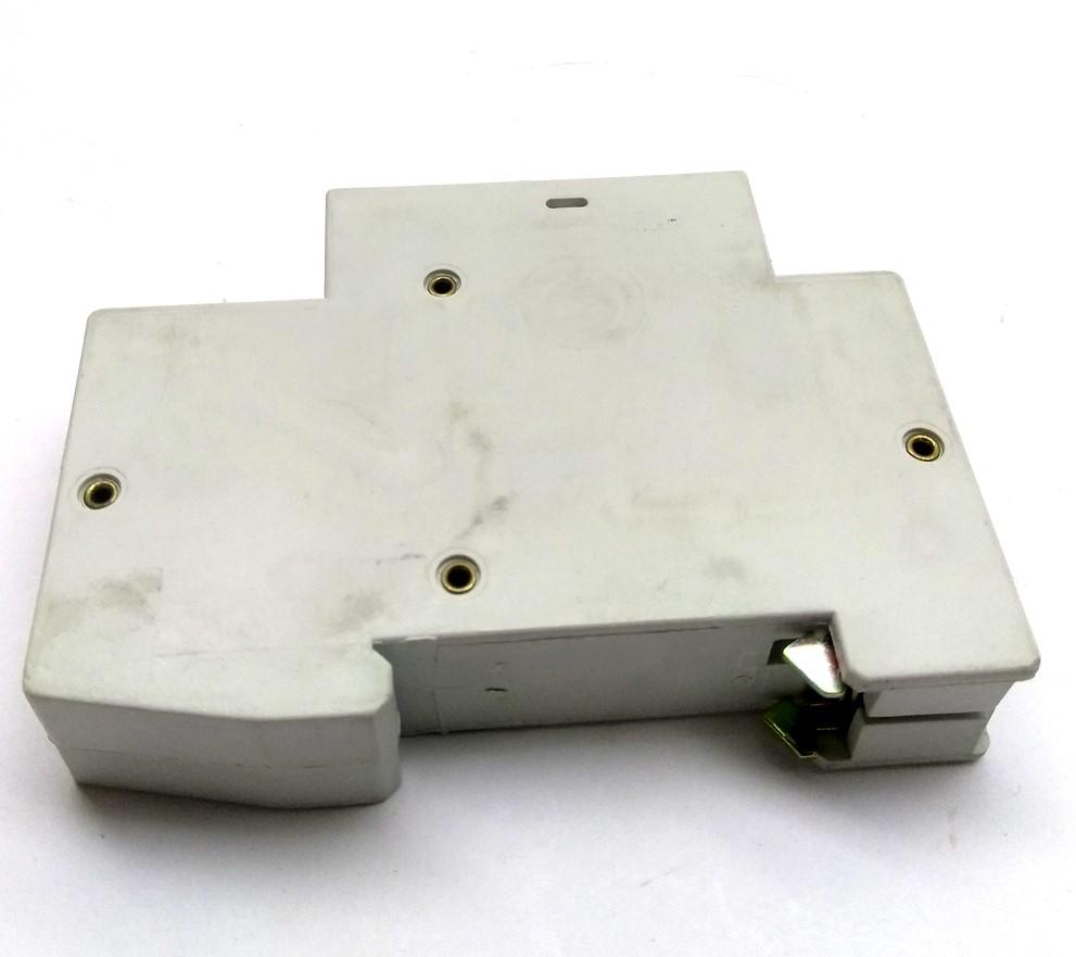 Used Lot of 2 Entrelec GMU 3 U Circuit Breakers, 1 Pole, 3A, 240-415VAC, DIN Rail