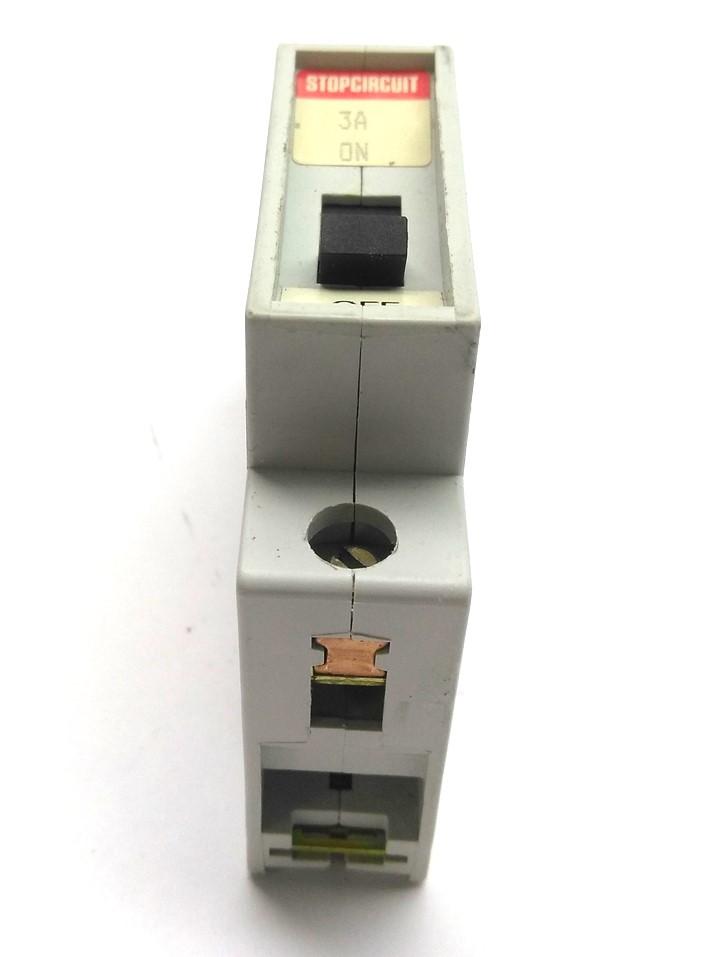 Used Lot of 2 Entrelec GMU 3 U Circuit Breakers, 1 Pole, 3A, 240-415VAC, DIN Rail