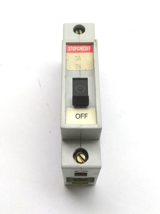 Used Lot of 2 Entrelec GMU 3 U Circuit Breakers, 1 Pole, 3A, 240-415VAC, DIN Rail