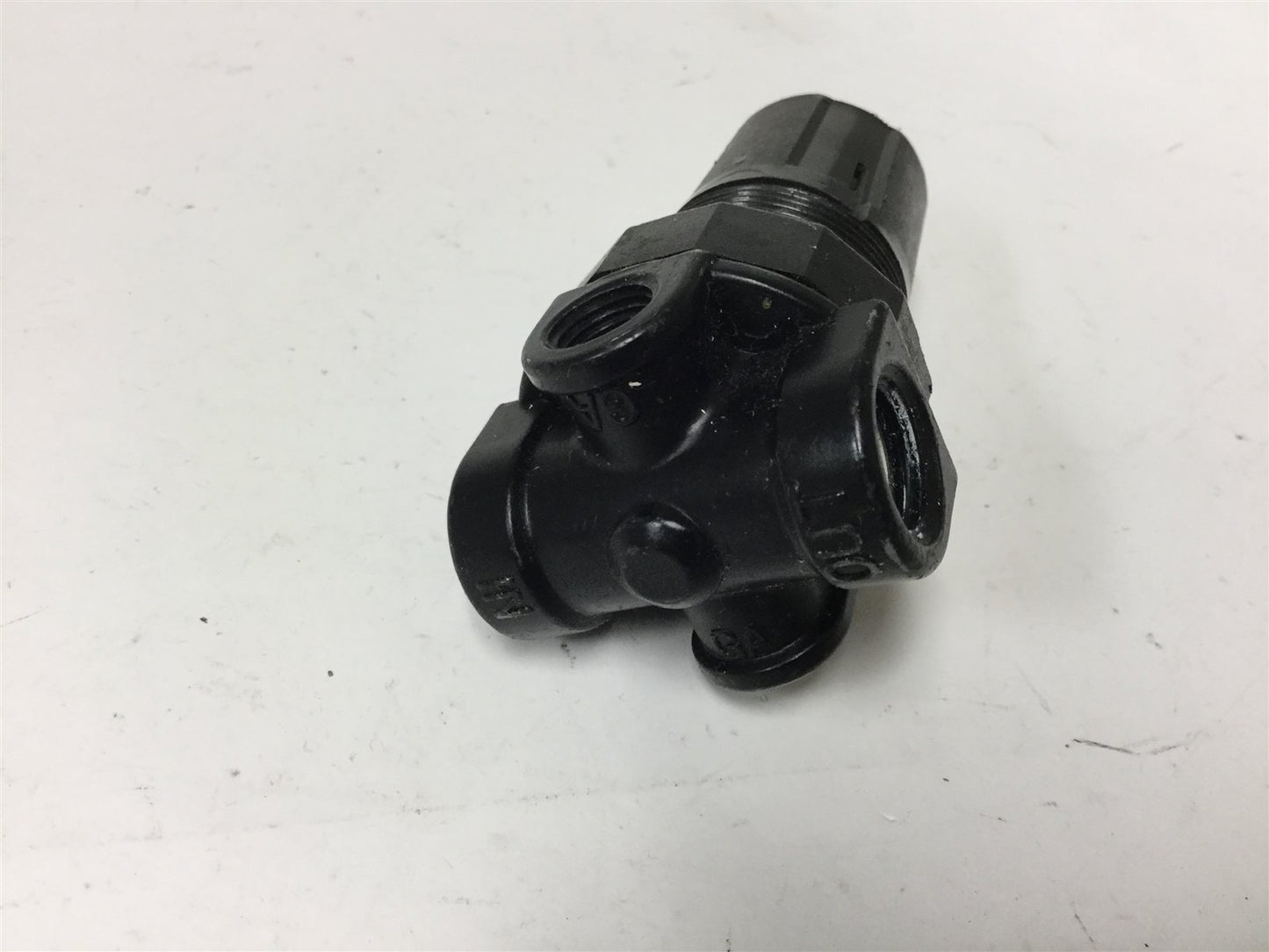 Used Lot of 2 Coilhose MR2 Regulators, Output Pressure: 0-125psi, Ports: 1/4" NPT