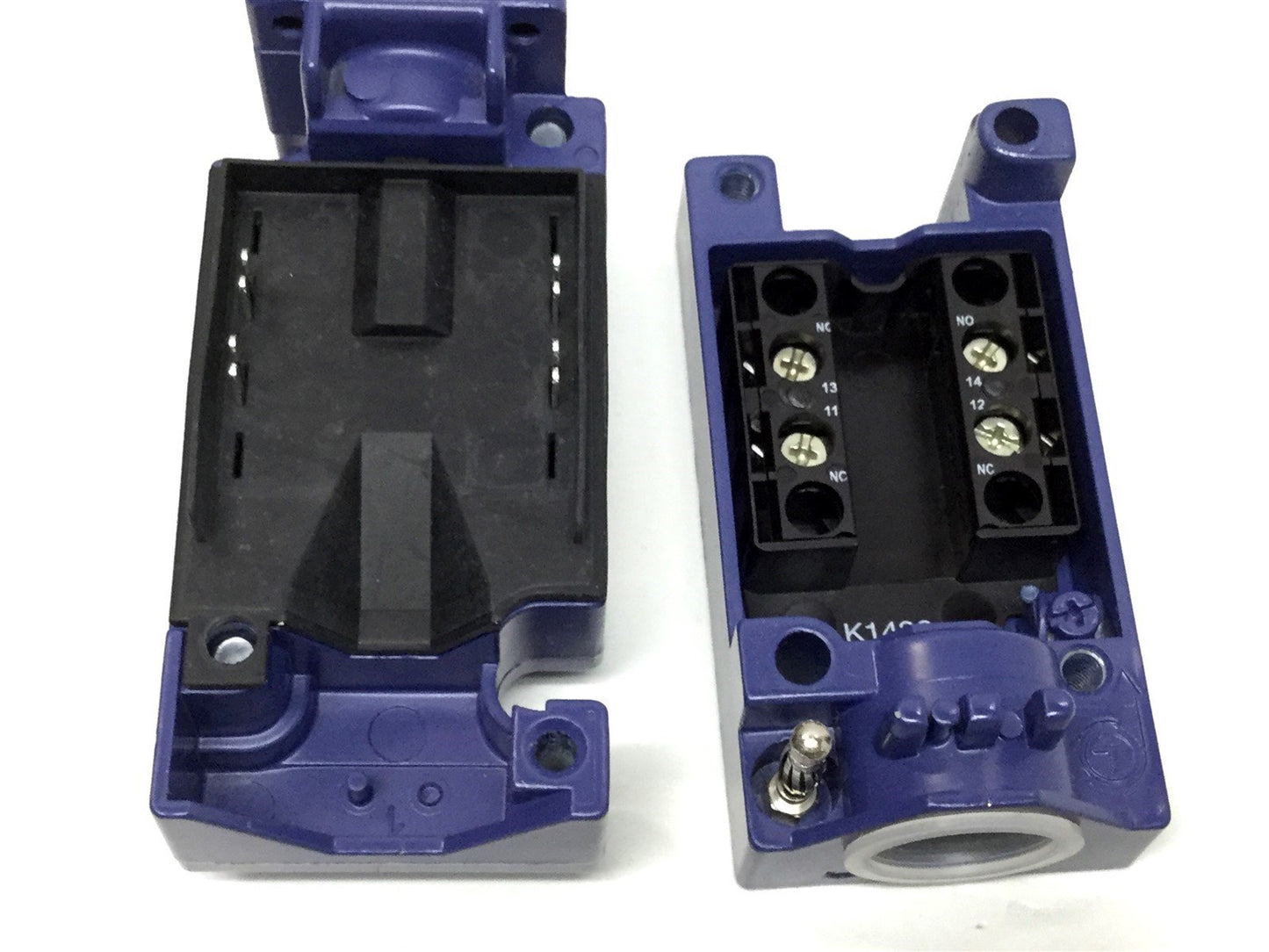 New – Open box Telemecanique ZCKJ115 OsiSense XCKJ Limit Switch High Temp Body 3A @ 240VAC