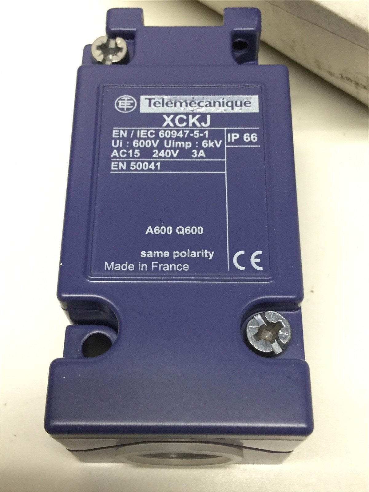 New Telemecanique ZCKJ115 OsiSense XCKJ Limit Switch High Temp Body 3A @ 240VAC