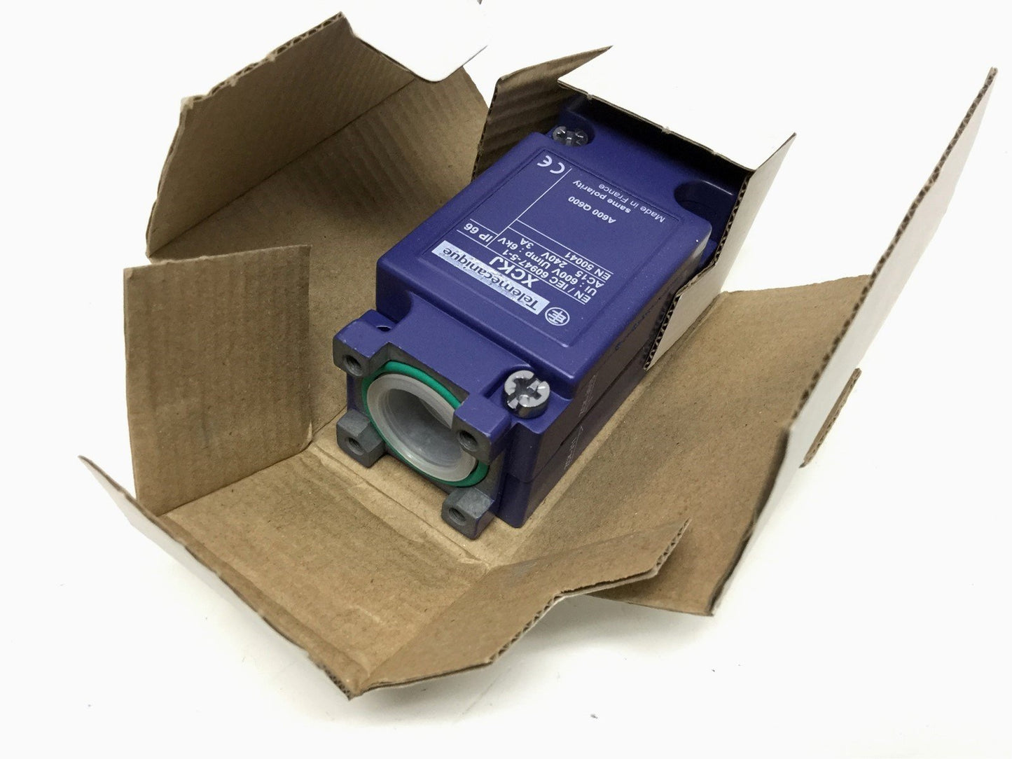 New Telemecanique ZCKJ115 OsiSense XCKJ Limit Switch High Temp Body 3A @ 240VAC