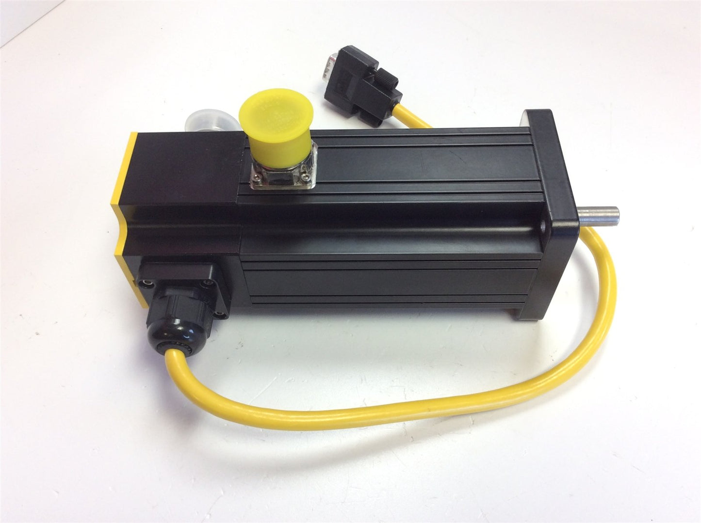 New Parker MPC724-113865 Servo Motor 230VAC, 4000 RPM, .79 HP, .68 KW, 61.8 KE
